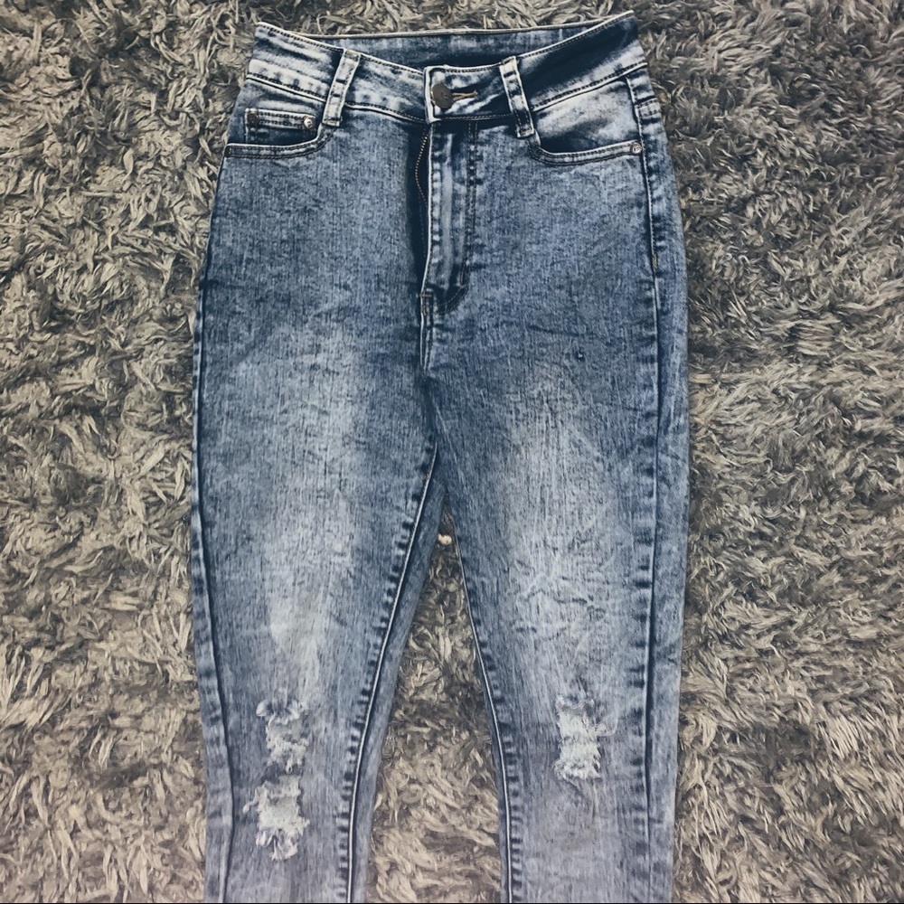 Fashion Nova “El Paso Distressed Jeans”